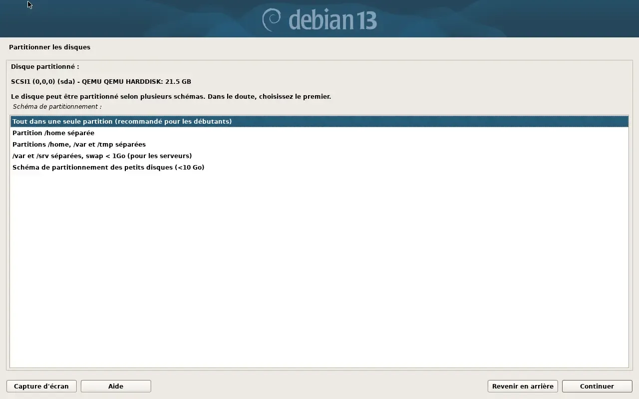 Choix du schéma de partitionnement dans l'installateur Debian 13