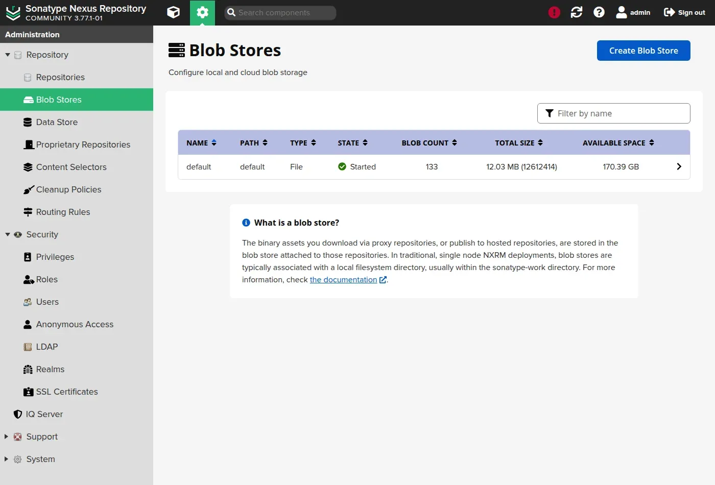 Liste des blob stores dans Nexus : le blob store default de type File avec sa taille et l'espace disponible
